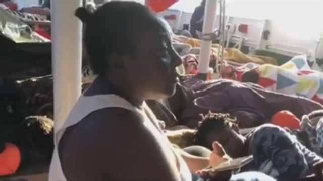 La salud de los migrantes del Open Arms empeora e Italia los tiene bloqueados