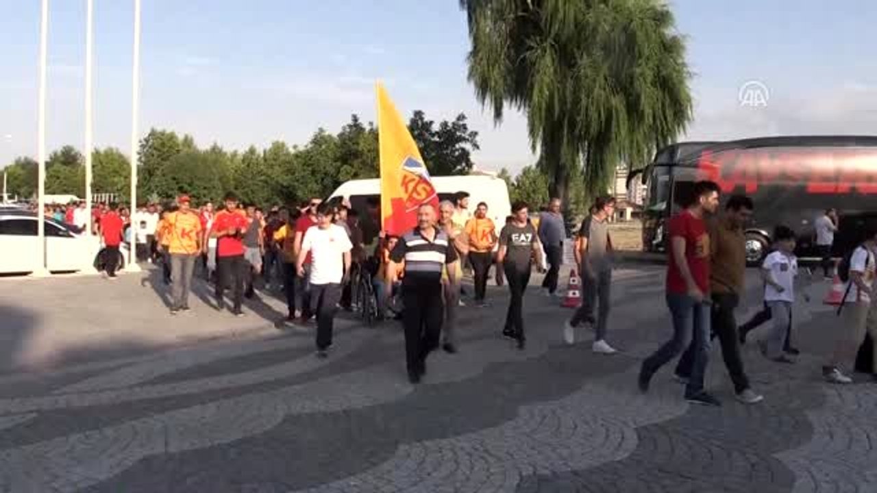 Kayserispor transferlerini tanıttı