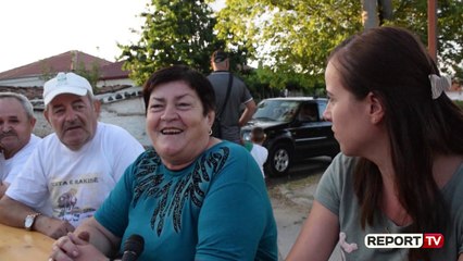 Festë në fshatin shqiptar ku burra e gra prodhojnë rakinë më të mirë të manit