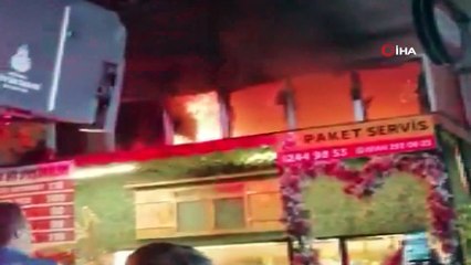 Beyoğlu’nda bir apartman dairesi alev alev böyle yandı