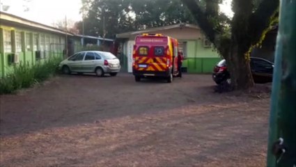 Menino de 12 anos é socorrido após cair em Colégio