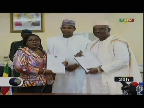 ORTM/Signature d’une convention de credit entre la BAD au Mali et le Directeur général de la BDM-SA