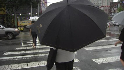 [날씨] 구름 많고 곳곳 비...심한 찜통더위 없어 / YTN