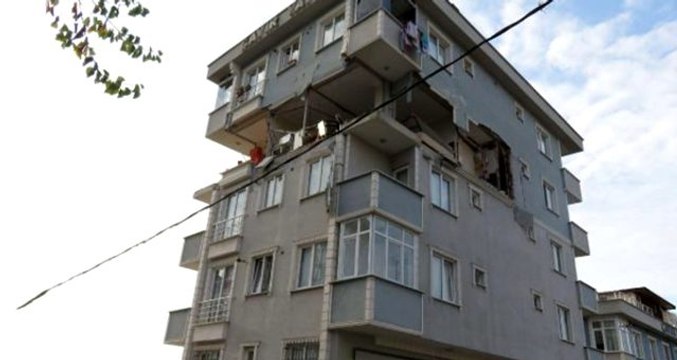6 katlı binada doğal gaz patlaması: Duvarlar yıkıldı, 1 kişi yaralandı