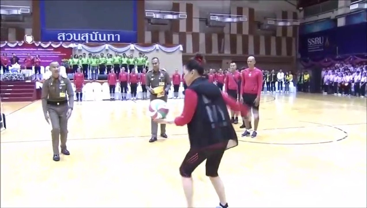 ทูลกระหม่อมหญิงอุบลรัตนฯ สายฮา ร้องไห้อยากกลงแข่งวอลเล่ย์ ลงไปทำได้แค่เสิฟแล้ววิ่งหนีลูกกบอล ฮากันสนั่น!!!!