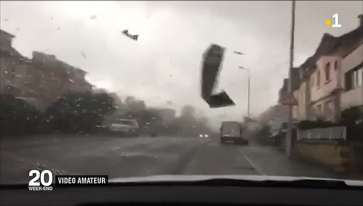 VENT .. EFFRAYANT .. Je viens d' être "censuré" par "YouTube" .. ADIEU à MES HUIT MILLE SIX CENT SOIXANTE SEIZE "ABONNéS"  (8676 "Abonnés") DE MA PRINCIPALE "PAGE-CHAÎNE/YOUTUBE" ..