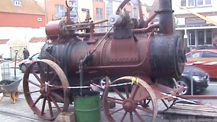 Dampfrundum Flensburg 2017 Marshall Standlokomobile und Dampfstraßenwalze treiben Steinbrecher und Torfbrikett-Pressmaschine an