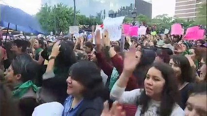 Mexiko-Stadt: 17 Verletzte bei Frauendemonstration gegen Polizeigewalt
