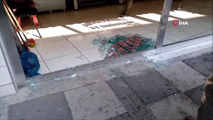 Otomobil kasap dükkanına daldı