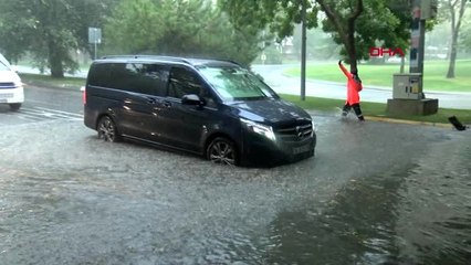 İSTANBUL'DA SAĞANAK YAĞIŞ