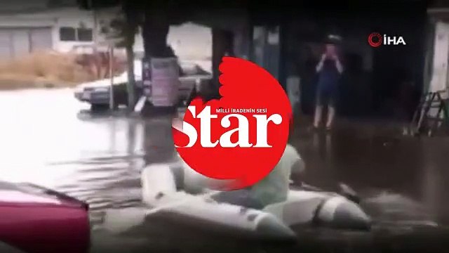 Sağanak sonra ilginç görüntü!; Dışarı deniz botuyla çıktı