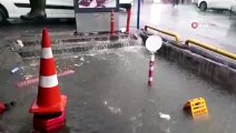 Karaköy'de yağış sonrası dükkanları su bastı, esnaf mahsur kaldı