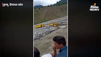 पतलीकूहल में नदी में फंसे दो लोगों को किया रेस्क्यू