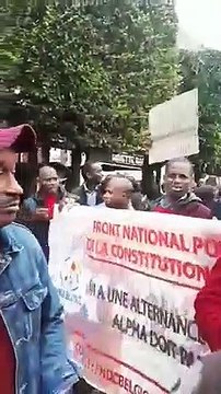 Troisième mandat: partisans et détracteurs s'affrontent à Bruxelles...