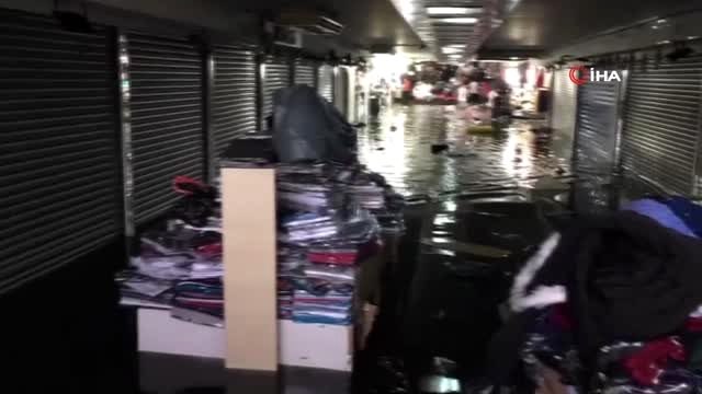 Eminönü Yeraltı Çarşısı sular altında...Esnafın mallarını kurtarma çabası kamerada