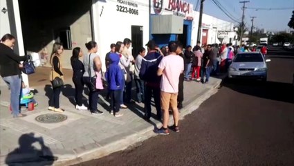 Bazar do Provopar, com produtos da Receita Federal, atrai dezenas de pessoas neste sábado
