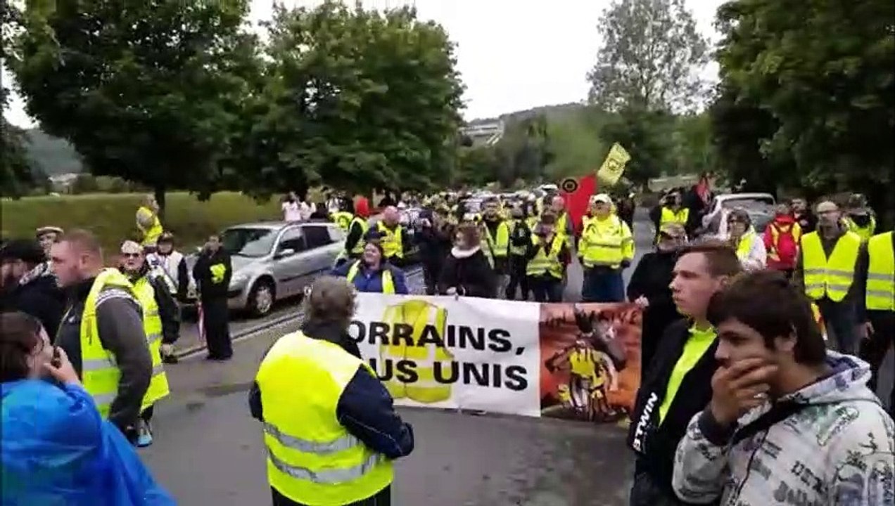 Démarrage de la manifestation des gilets jaunes à Longwy