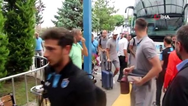 Trabzonspor, yeni sezonun ilk maçı için İstanbul'a gitti