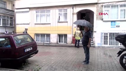 ÜSKÜDAR'DA YOLDA ÇÖKME