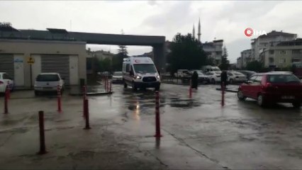 Yağmurda kontrolden çıkan otomobil yayaya çarptı:1 yaralı