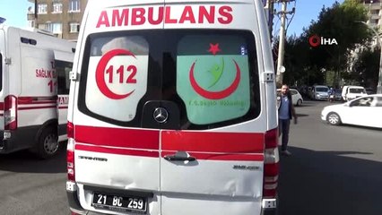 Otomobil, yolcu minibüsüne çarptı: 5 yaralı