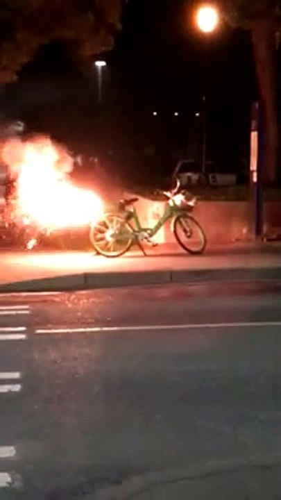 electric-bike-explodes-into-flames-video-dailymotion