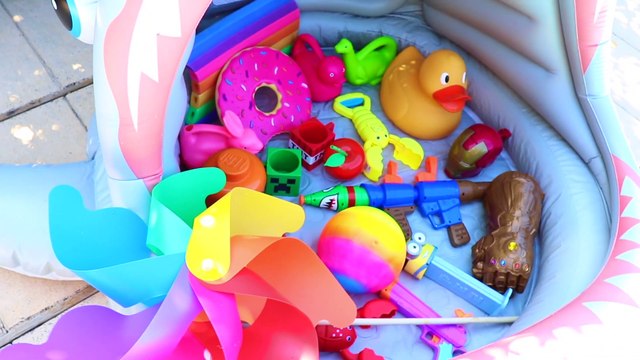 THE FLOOR IS LAVA CHALLENGE - LA PISCINE C'EST DE LA LAVE ! SUR DES POUTRES ! 