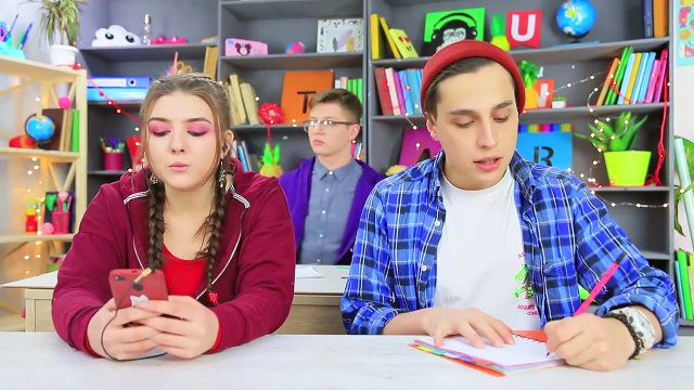 9 IDÉES BIZARRES POUR INTRODUIRE DES GADGETS EN CLASSE ASTUCES ET BLAGUES A FAIRE EN COURS