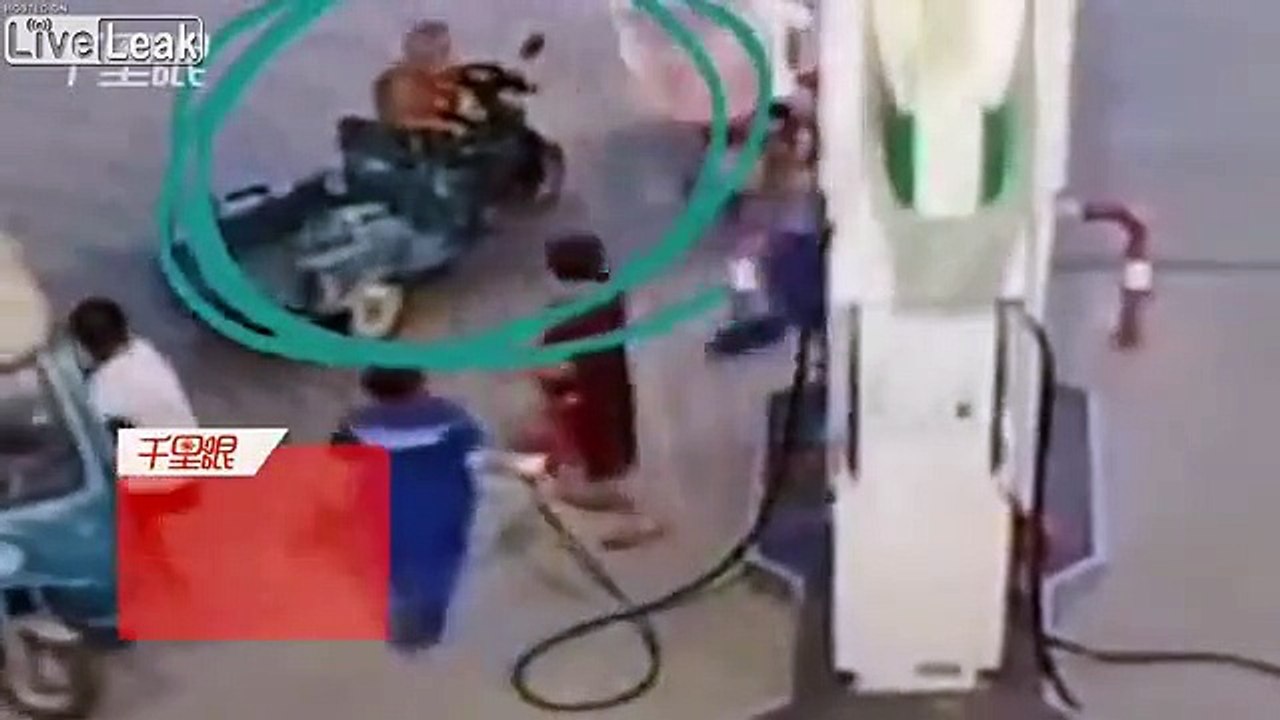 Fumeur à la station essence, il se prend un coup d'extincteur pour l'éteindre !