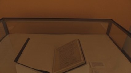 Manuscrito de "La Peste" de Camus, tan actual como en 1947, se expone en Argentina