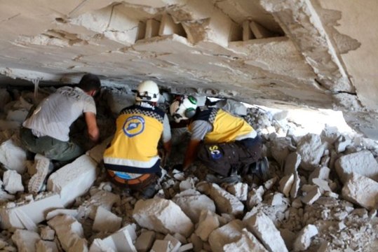 Esad İdlib'i bombalamaya devam ediyor: 6 ölü