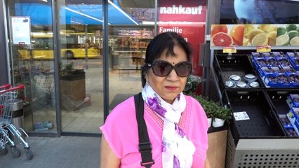 BDMV-5 Aruna & Hari Sharma shopping at Deakestraße Lichterfelde Berlin Auh 12, 2019