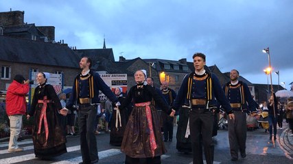 Le défilé du cercle de Kerfeunteun au festival de la Saint- Loup