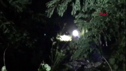 Bartın 4 kişinin bulunduğu otomobil suya gömüldü-2