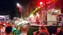 Se mofan del “Que viva España” en las fiestas de Gràcia