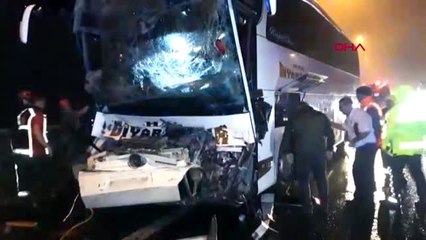 Bolu'da yolcu otobüsü TIR'a çarptı, çok sayıda yaralı var