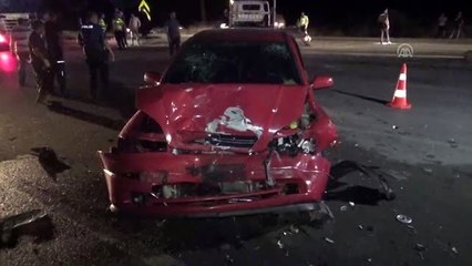 Amasya'da yolcu minibüsü ile otomobil çarpıştı: 13 yaralı