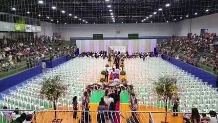 Enfim casados! Casamento coletivo reúne mais de 300 casais e realiza o sonho dos apaixonados