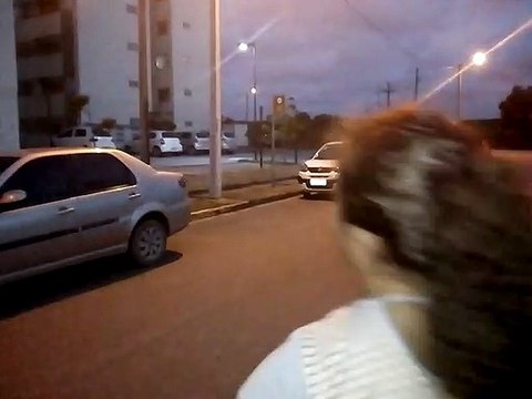 THÁBATTA (PATINS), RAPHAELL E OSMILTON (SKATE), FERNANDA CAMINHANDO NA FRENTE DO CONDOMÍNIO CUPE - RESERVA IPOJUCA 17-08-2019