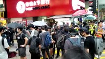 - Hong Konglular bir kez daha sokaklara döküldü- Hong Konglu öğretmenlerden protestolara destek