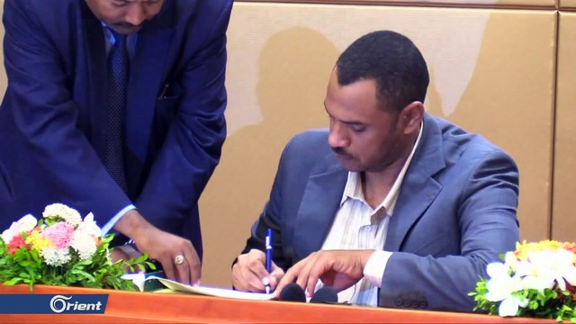 الانتقالي السوداني وقوى التغيير يوقعان على الوثيقة الدستورية