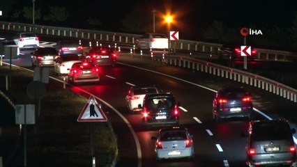 Bayram tatilini uzatan sürücüler gece yollara düştü