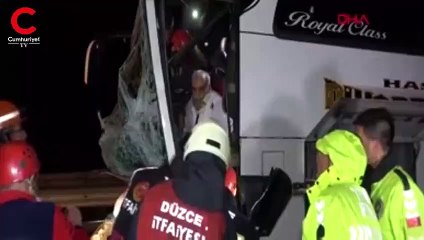 Yolcu otobüsü TIR'a çarptı: 37 yaralı