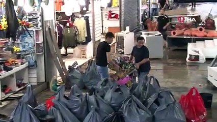 Eminönü'nde su baskını bütün malları pert etmiş