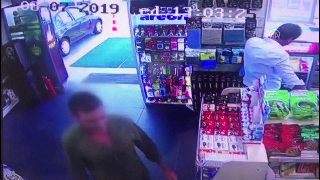 Aracında bıraktığı 24 bin lirayı çaldılar - İSTANBUL