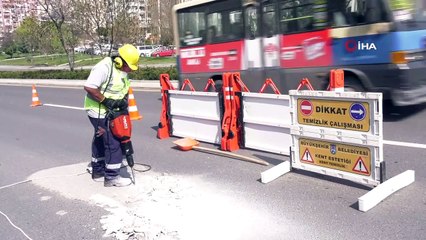 Ankara Büyükşehir Belediyesi cadde ve sokaklardaki beton kalıntılarını temizliyor