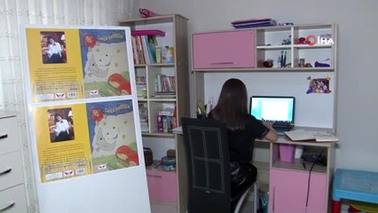 Okuma yazmayı öğrenince ilk işi kitap yazmak oldu