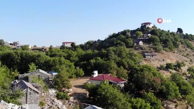 Antalya'da saatler süren kurtarma operasyonu...Yarığa sıkışan oğlak için dağları deldiler