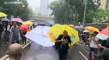 Hong Kong sfida Pechino con una folla oceanica