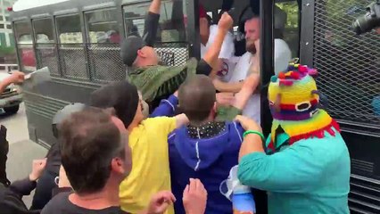 ABD'de gerginlik: Sağ ve sol gruplar arasında arbede yaşandı